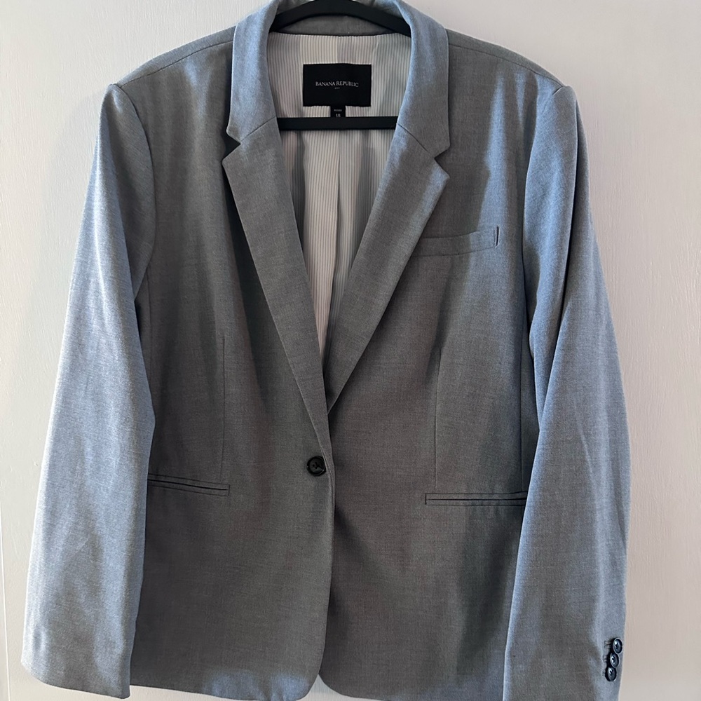 Banana Republic Light Gray Suit Ryan fit size 18 P